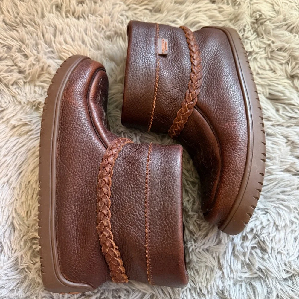 Manitobah Mukluks Waterproof Leather Boot Ladies 9 Men 7 Brown Braided Winter